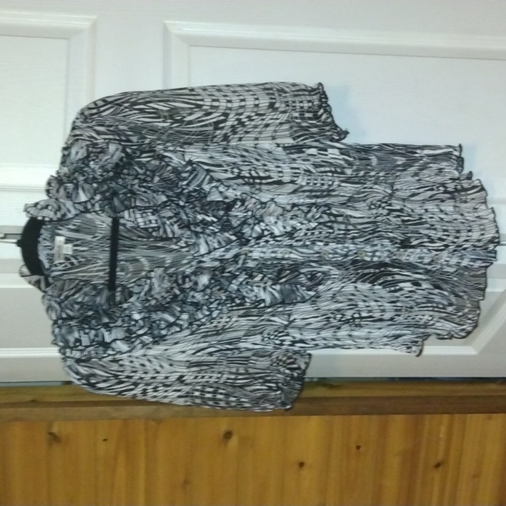 Jaipur women's black and white ruffle blouse Sz small